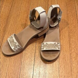 Latigo Elegant Cream Embroidered Sandals Size 9 1/2